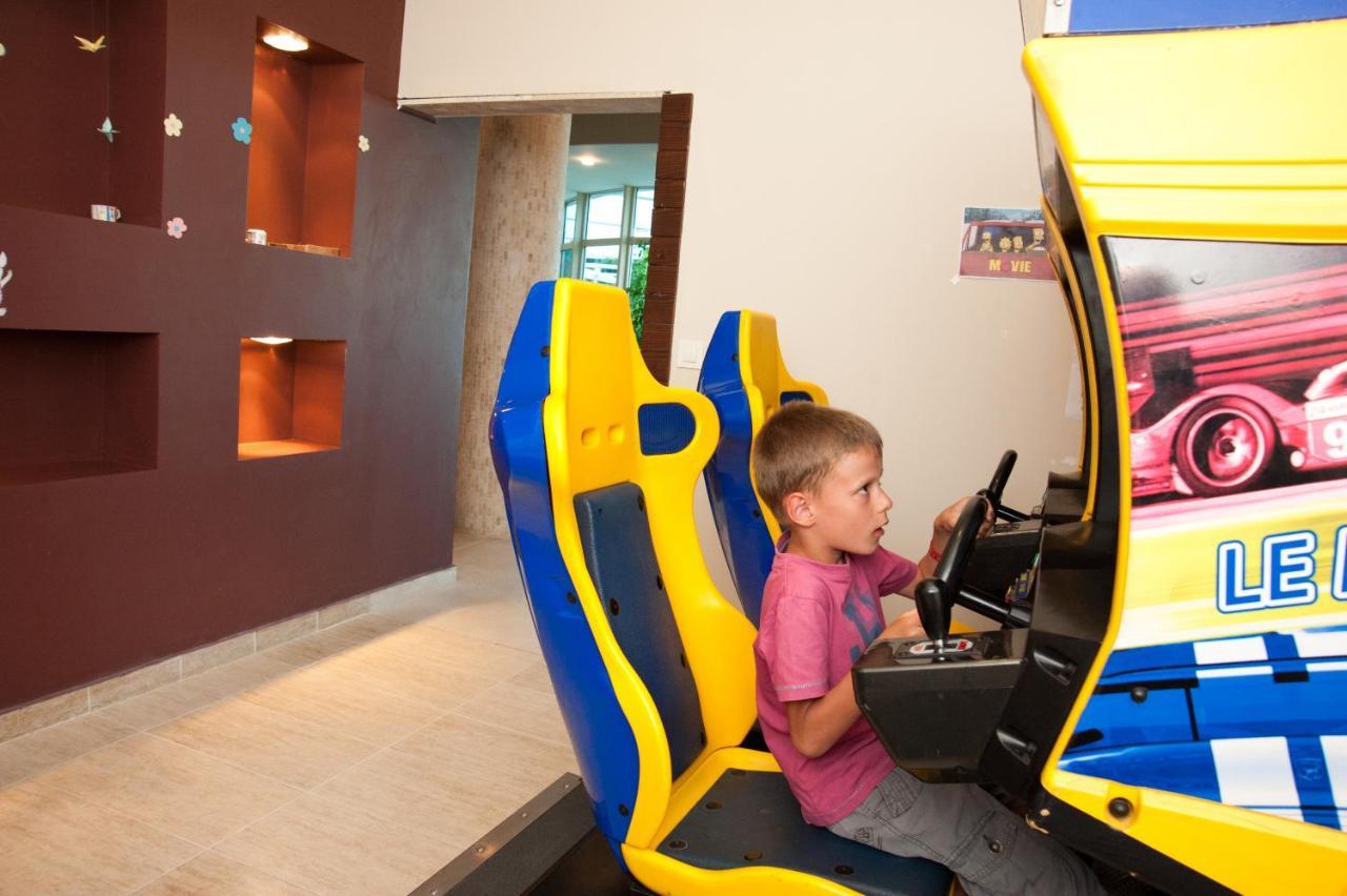 פרימורסקו Jeravi Club Hotel מראה חיצוני תמונה