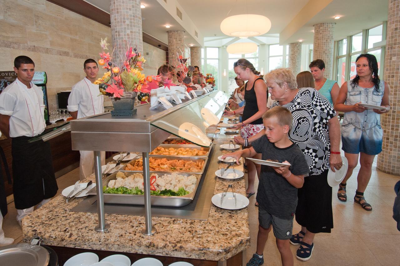פרימורסקו Jeravi Club Hotel מראה חיצוני תמונה
