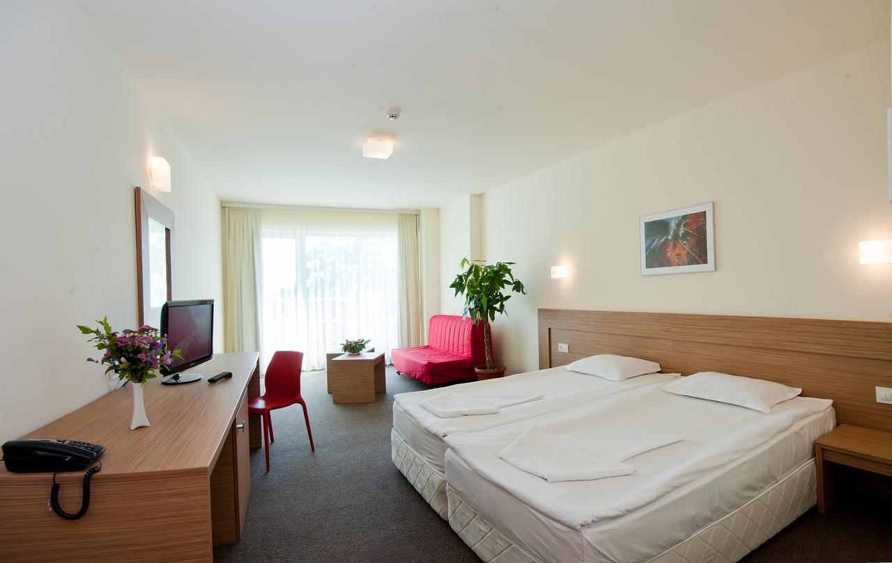 פרימורסקו Jeravi Club Hotel מראה חיצוני תמונה